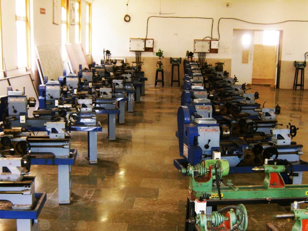 Vilasrao Deshmukh Foundation Group of Institutions, School of Engineering & Technology and School of Pharmacy Latur Academic Facility photo 1